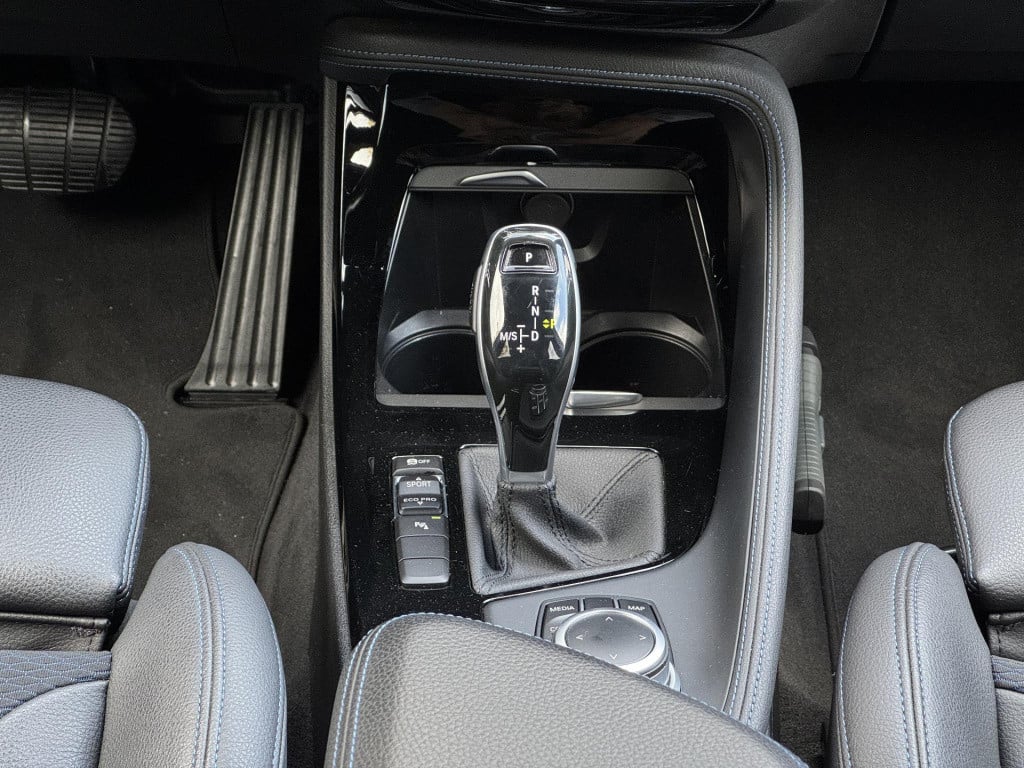BMW X1 sdrive18i high executive m sport | trekhaak afneembaar | sportstoele