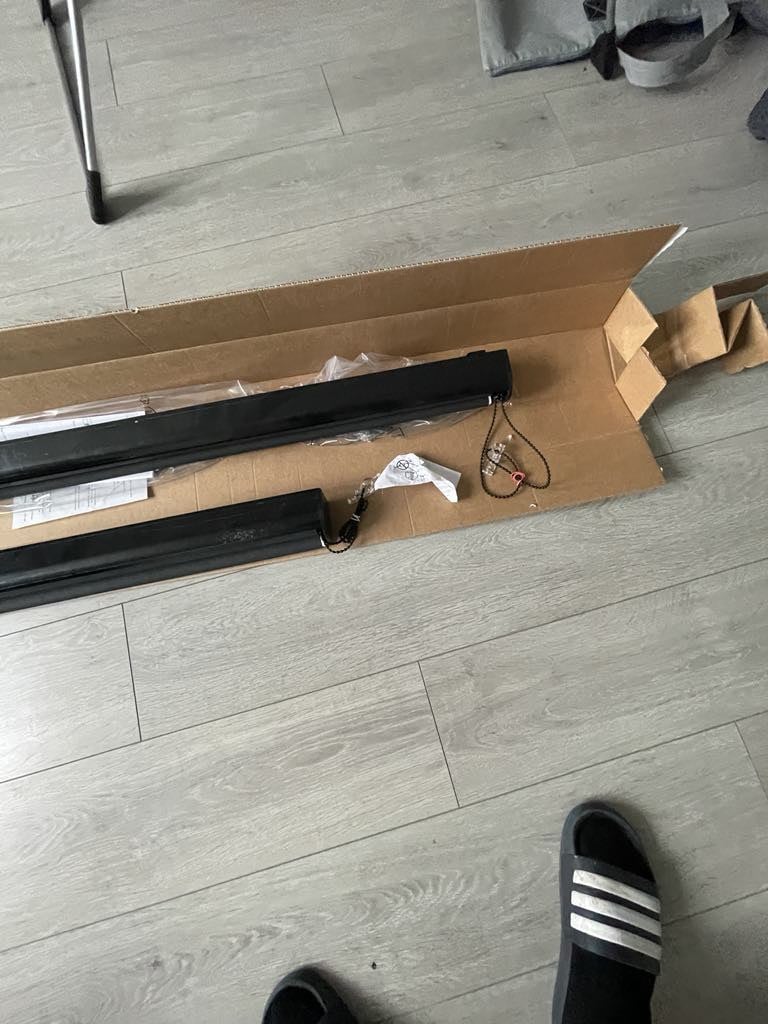 2 nieuwe ongebruikte rolgordijnen op maat.