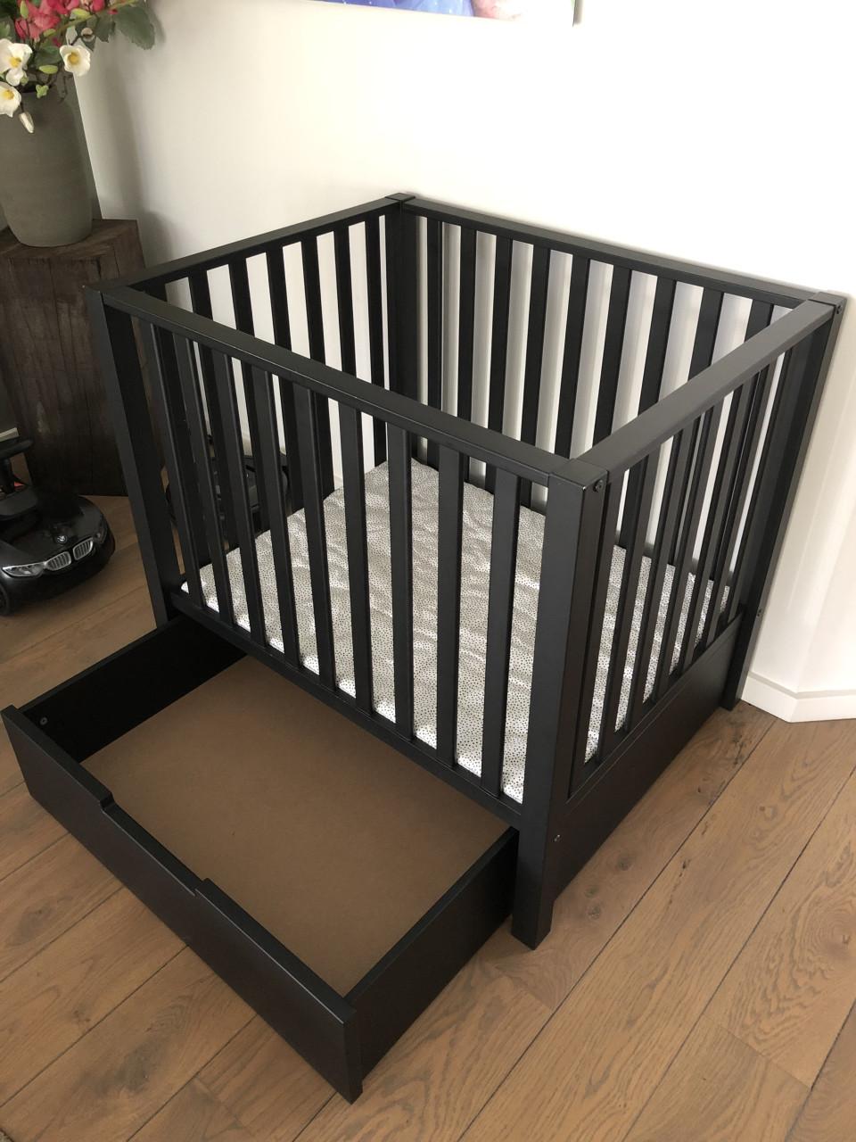 Kidsmill ledikant en box zwart