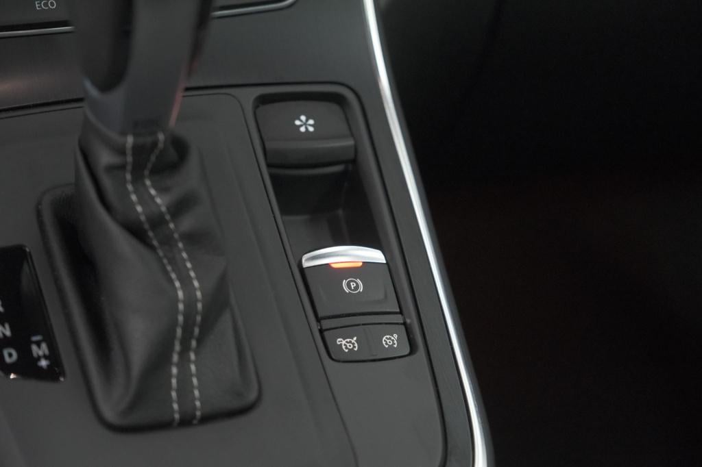 Renault Scenic tce 140 edc black edition | trekhaak | panoramadak | adaptie