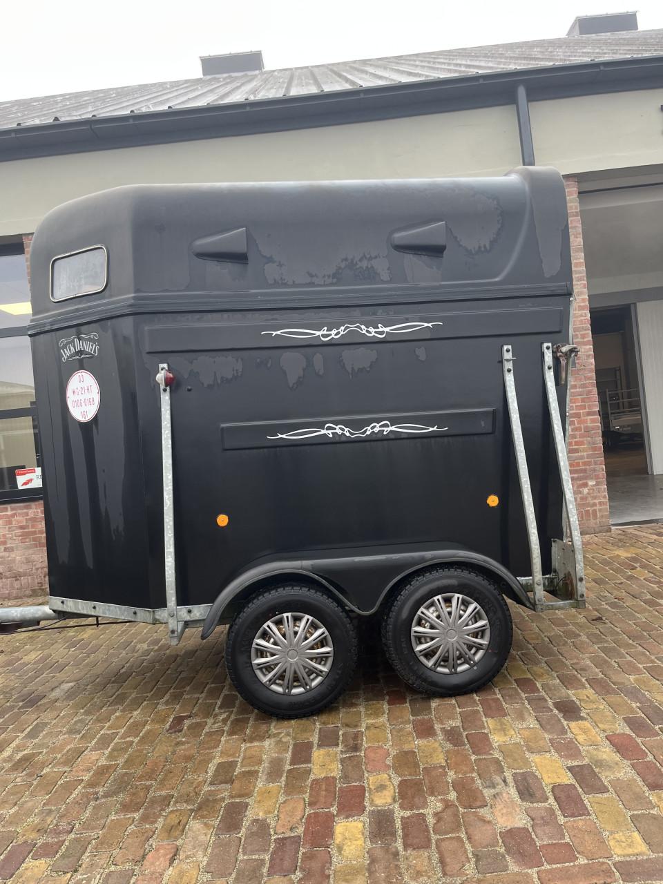 Vijfsterren 1300 paardentrailer 1,5 paards opknapper