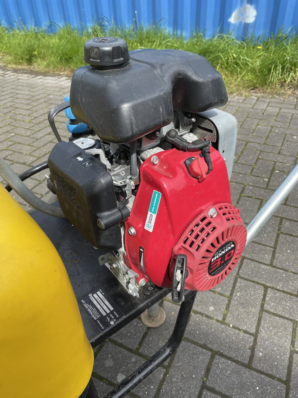 Te koop BERTHOUD 120 gewas spuitwagen