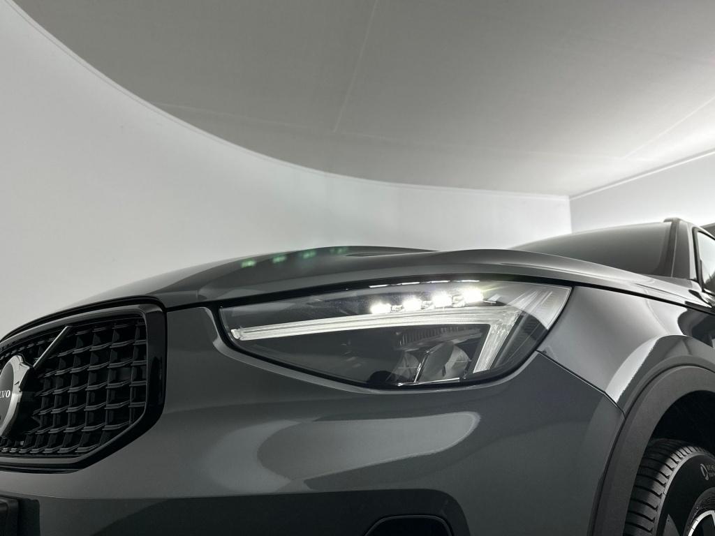 Volvo XC40 b4 204pk plus dark| 360camera| elek.stoelen| h&k sound|