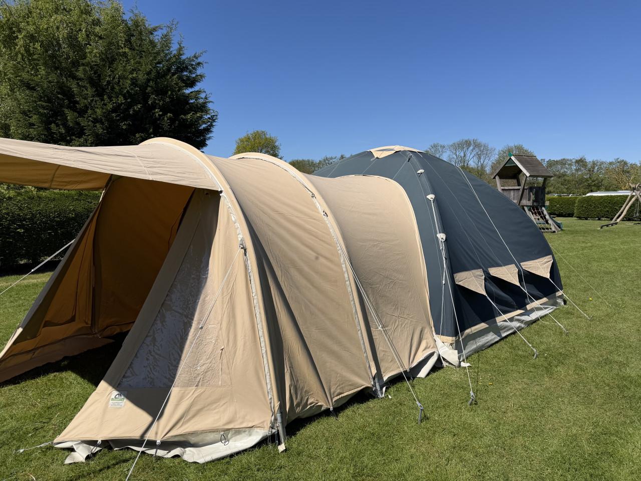 Karsten tent (3.80 x 3.80 m) in zeer goede staat