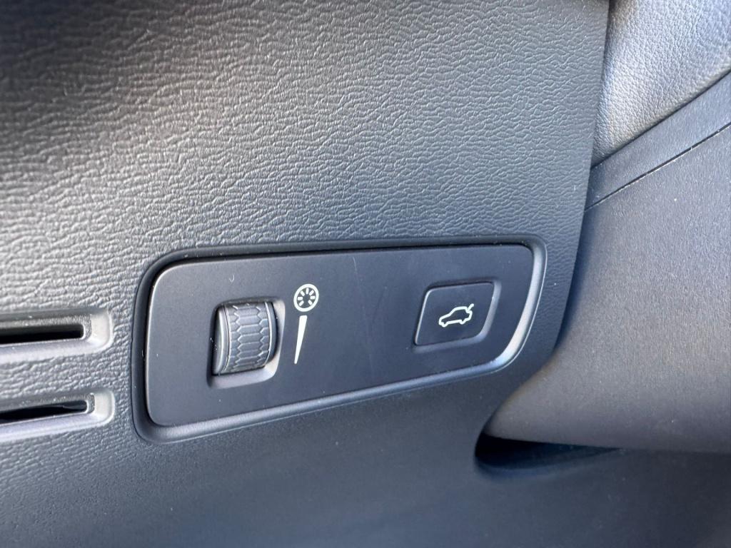 Volvo XC40 recharge p8 awd r-design