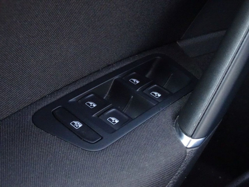 Volkswagen Golf 1.0 tsi comfortline automaat | navi | bluetooth