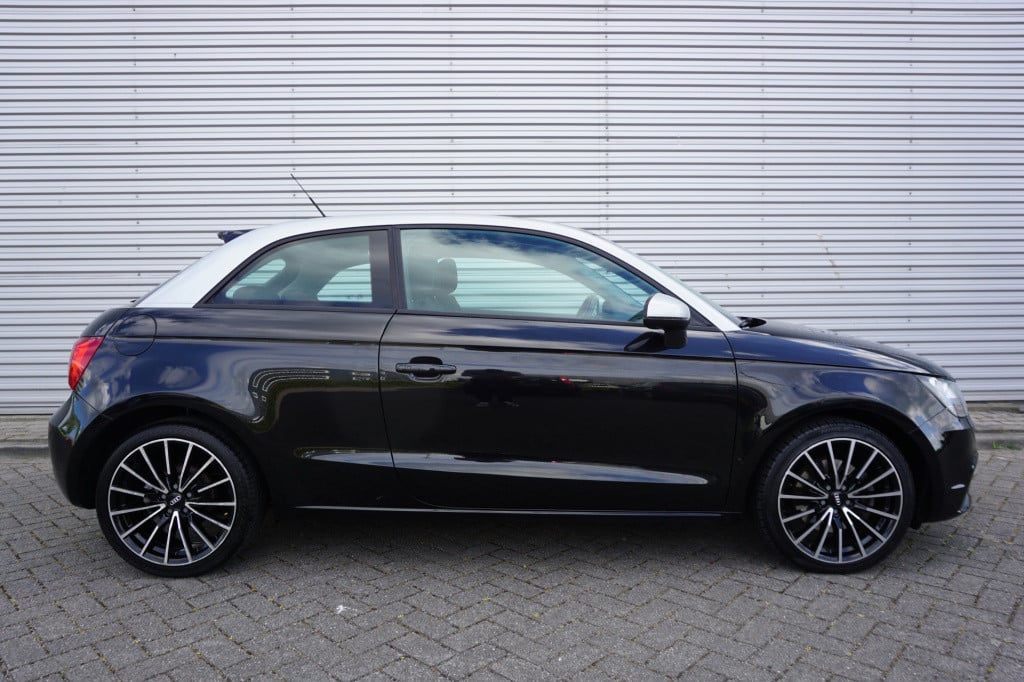 Audi A1 1.4 tfsi attraction airco / navi / parkeers. / elektr. ramen
