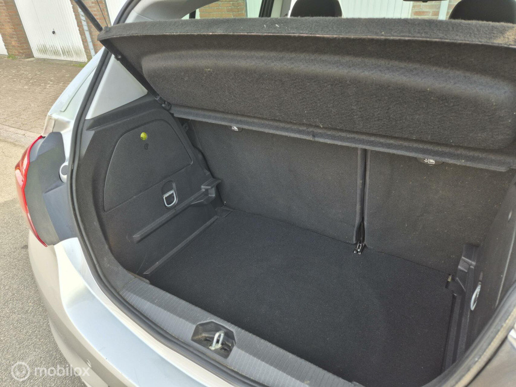Opel Corsa 1.4 volautomaat / stuur- & stoelverwarming / camera