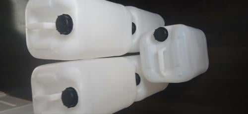 5 jerrycans van 25 liter