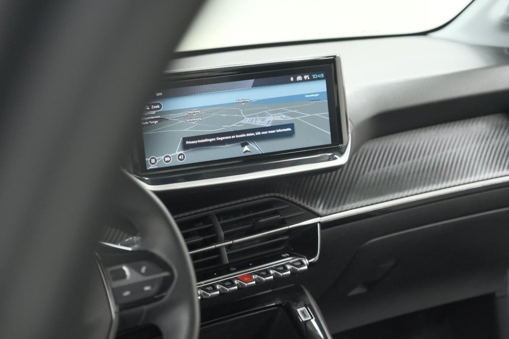 Peugeot 208 puretech 100 active | parkeersensoren | navigatie | apple carpl