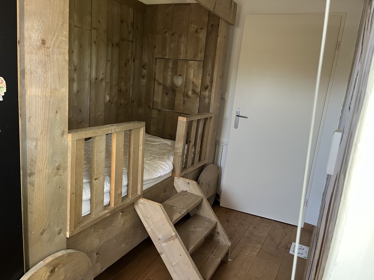 Kinderbed stijgerhout