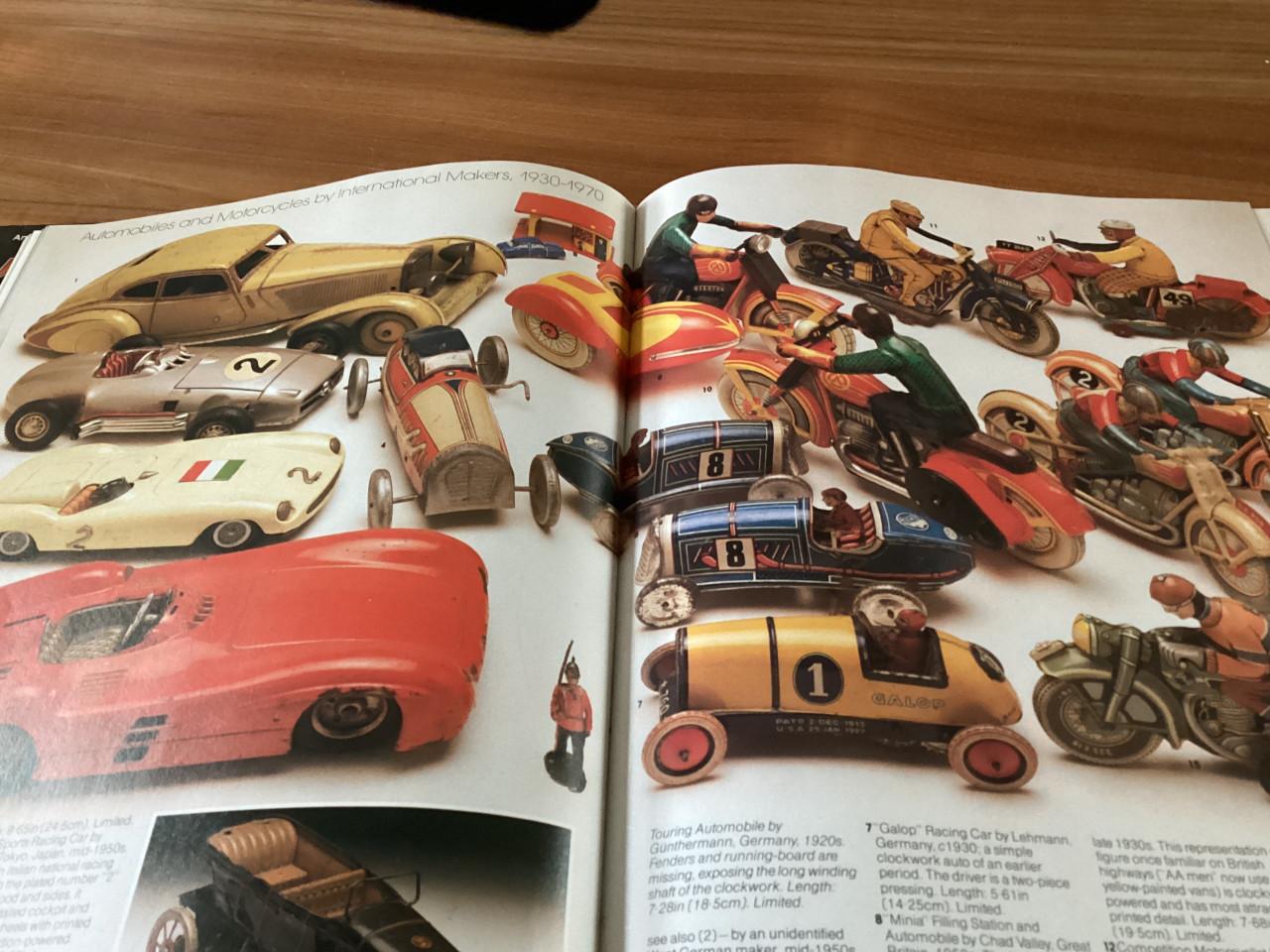 Metal Toys illustrated encyclopedie