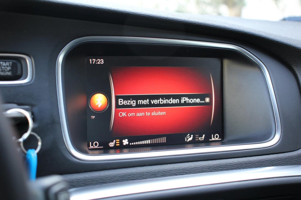 Volvo V40 1.5 t2 momentum automaat - pdc rondom + camera - full led - navi 