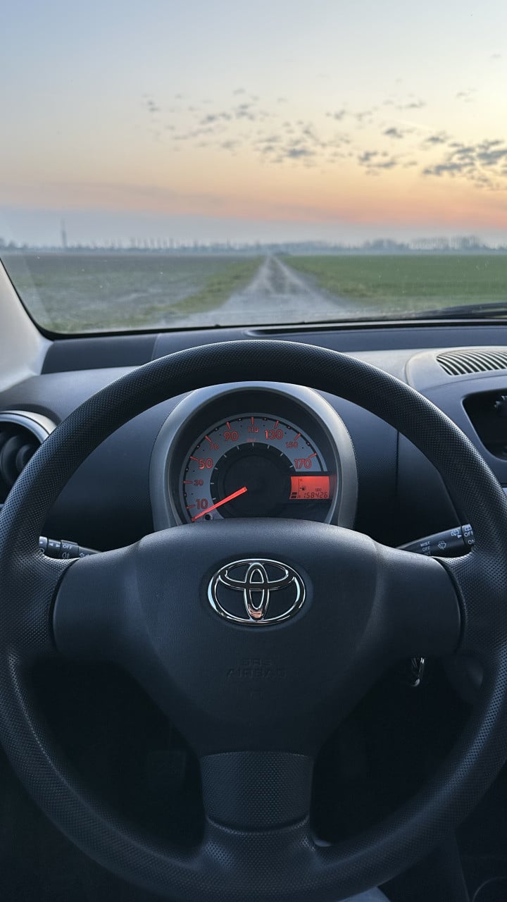 Toyota Aygo 1.0 12V Vvt-i 5DRS 2013 Grijs