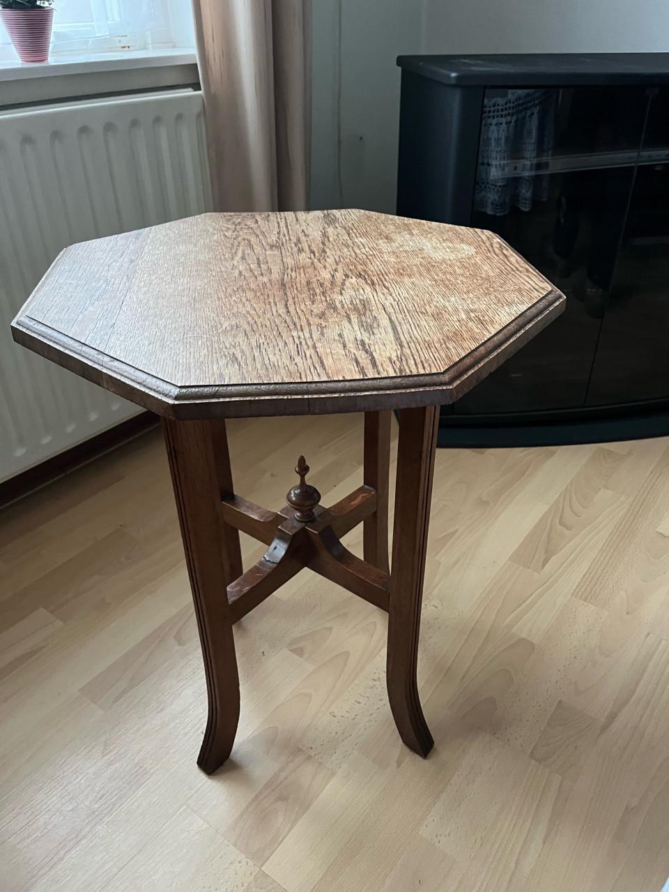 Antiek tafeltje