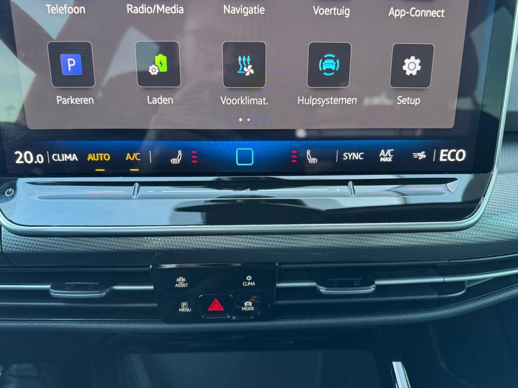 Volkswagen Golf 1.5 ehybrid 50 edition automaat , elektrische voorstoelen, 