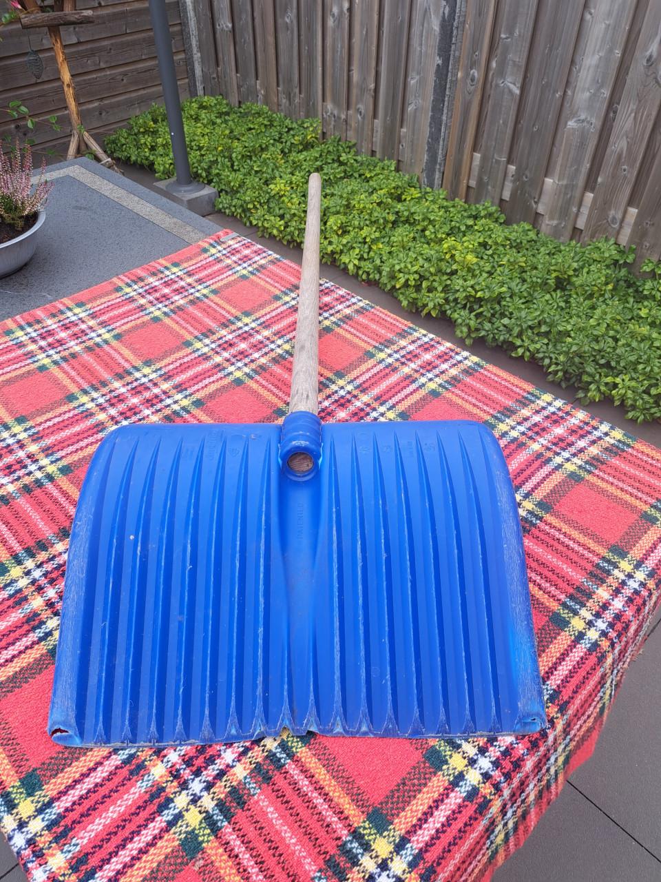 Kunststoffen voerschuif / sneeuwschep!