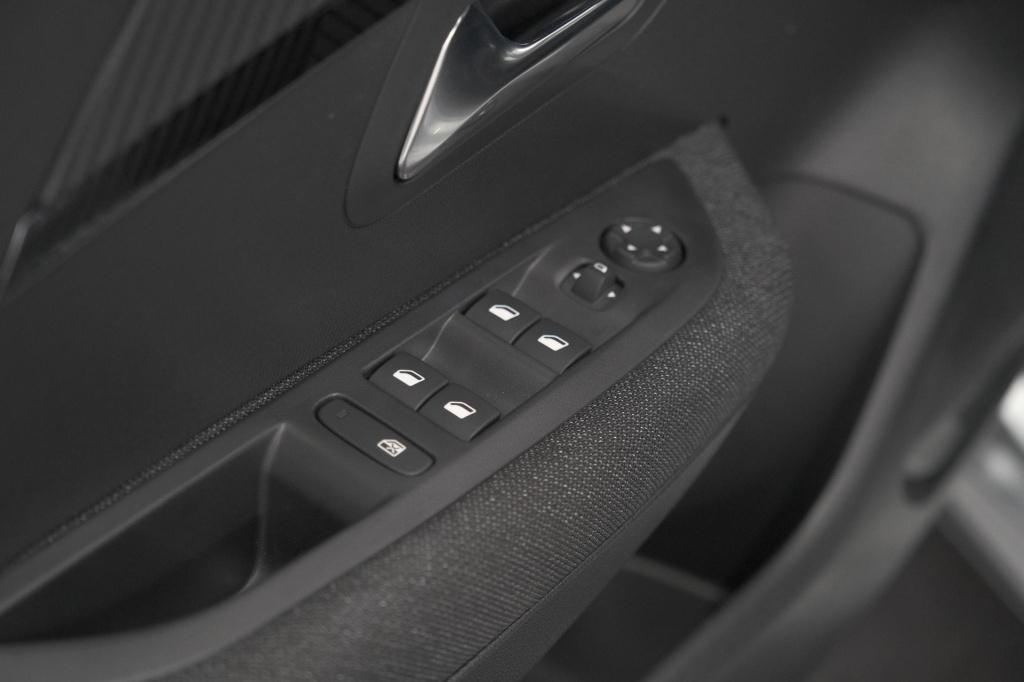 Peugeot 208 1.2 hybrid 110 e-dcs6 style | direct leverbaar | apple carplay 