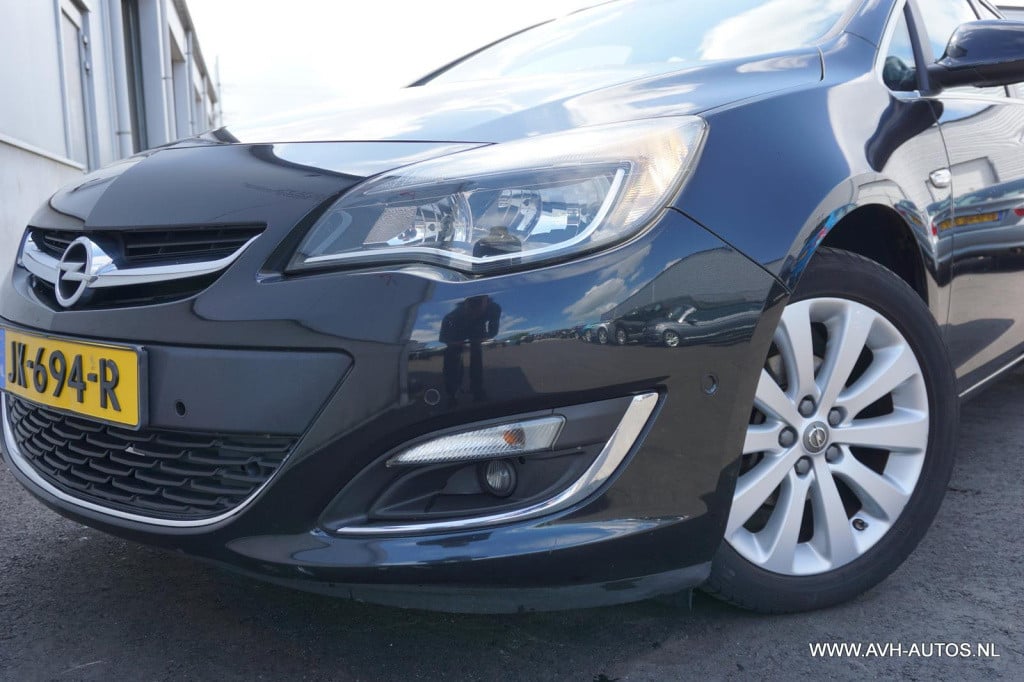 Opel Astra sports tourer 1.4 turbo sport +