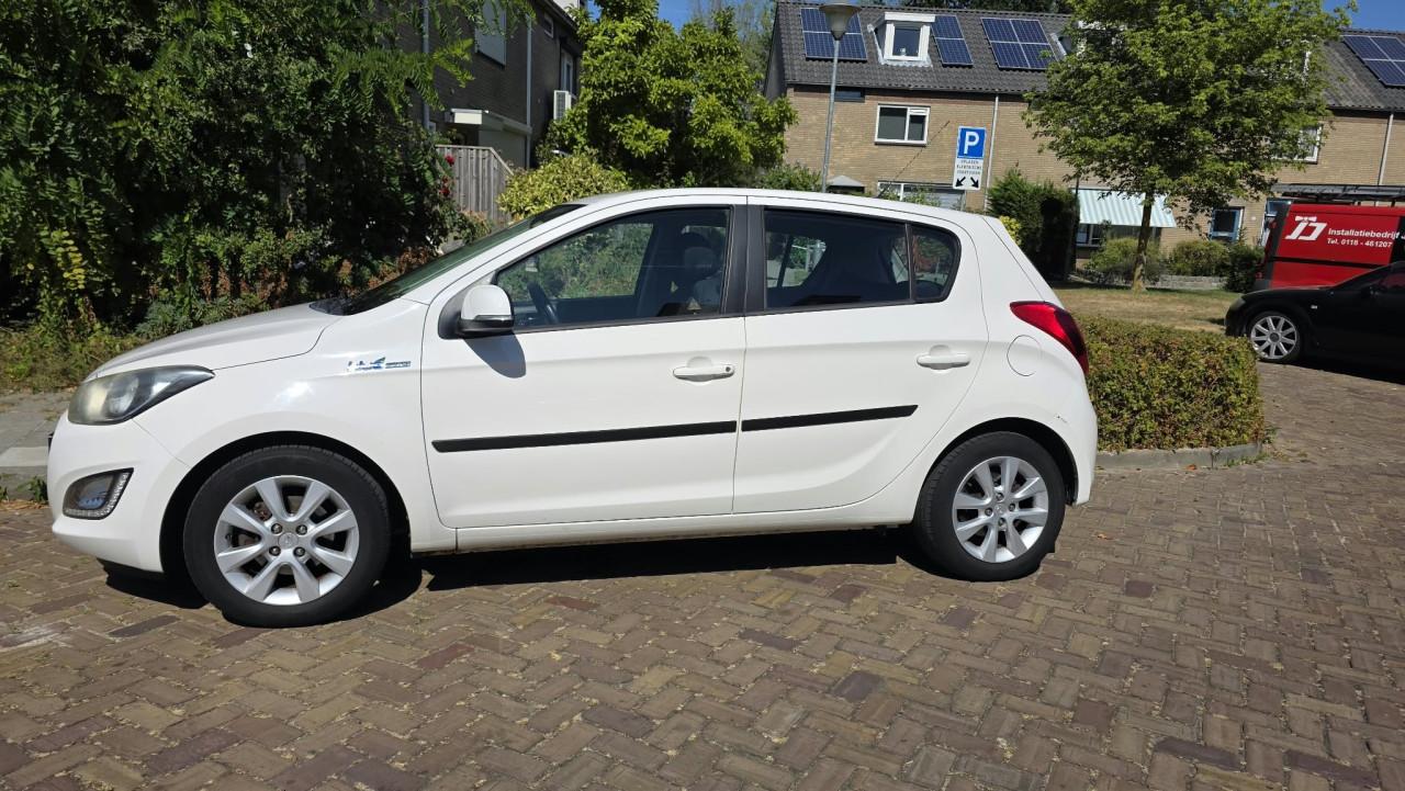 Hyundai i20 blue drive