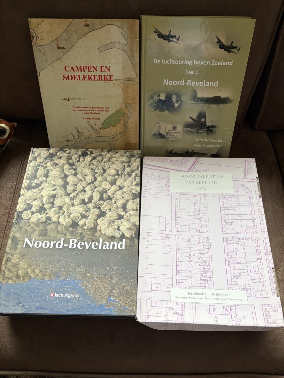 Boeken en kadastrale atlas Noord-Beveland