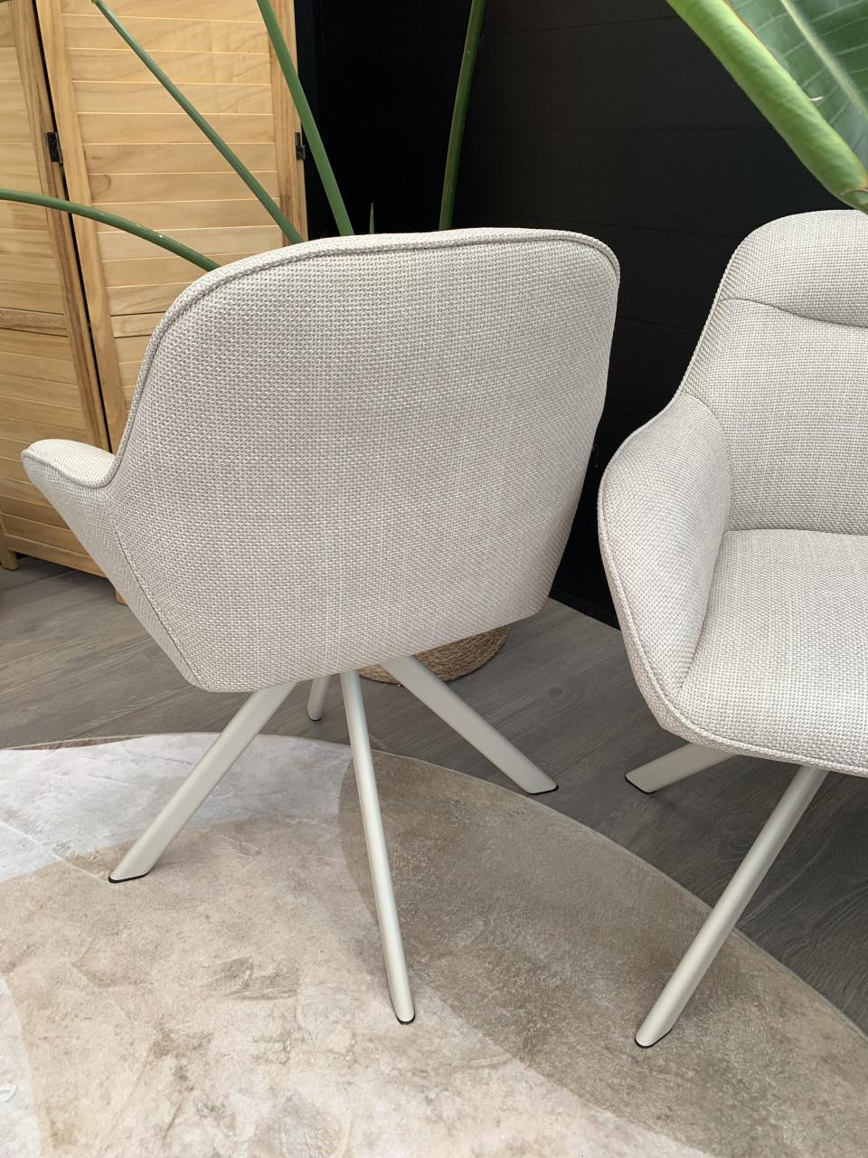 4 super gave moderne draai eetkamer stoelen.