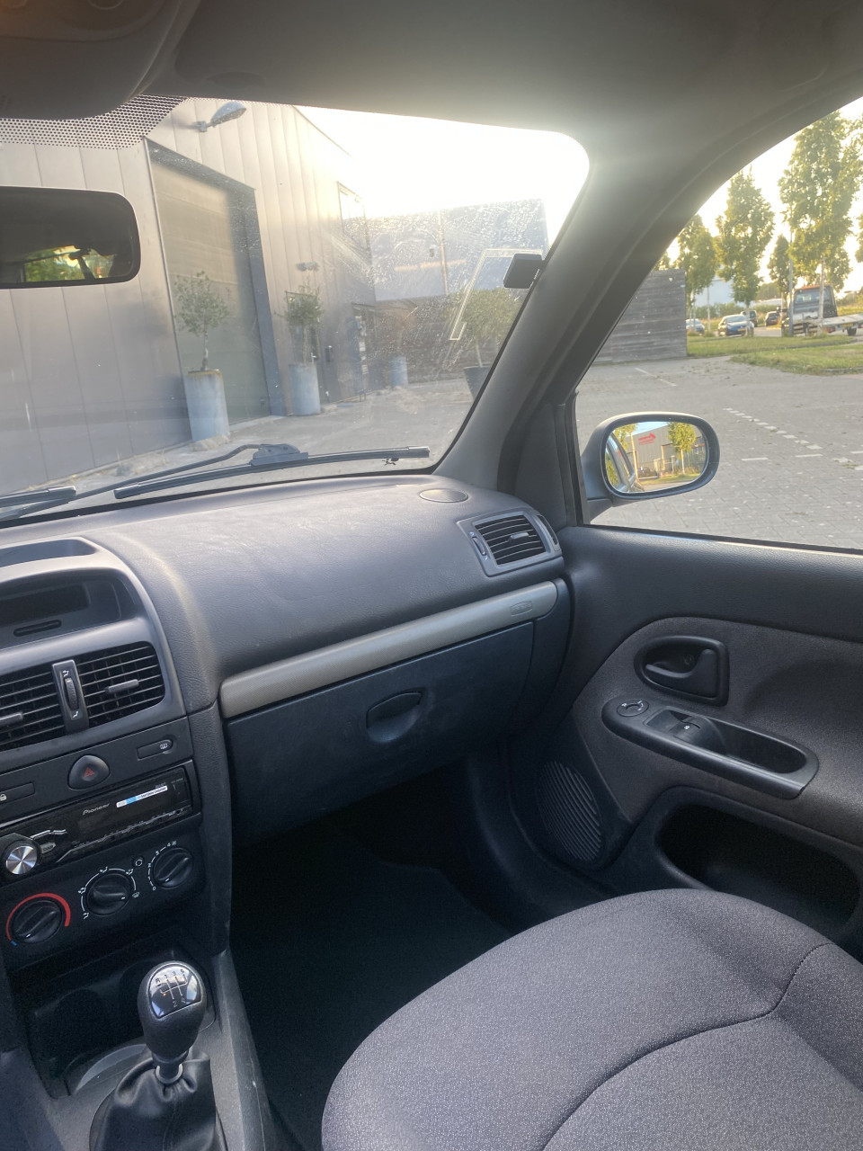 Renault Clio 1.4 16V Autbas E3 2004 Zwart | NAP
