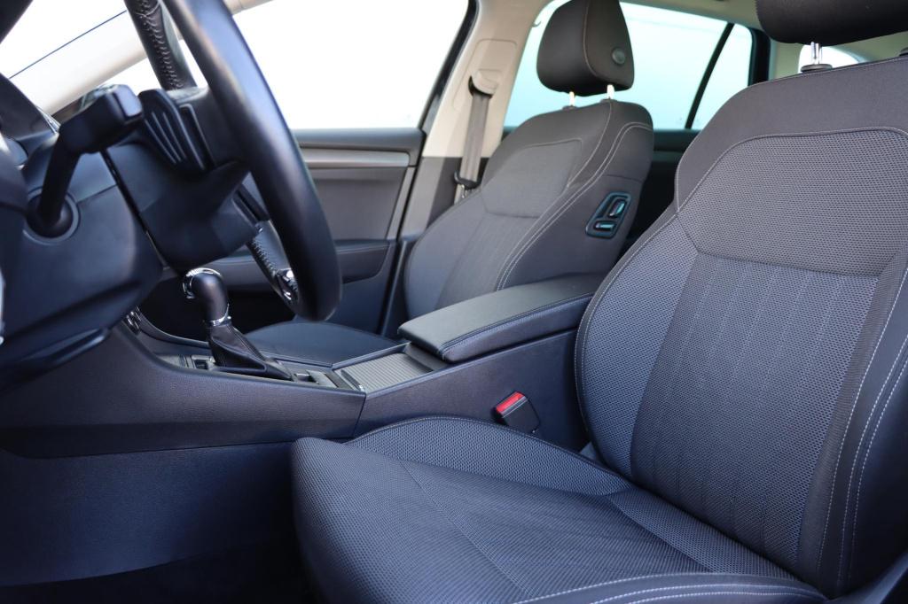 Skoda Superb combi 1.4 ehybrid style 218pk dsg6 | soh 93,1% | memory | stoe