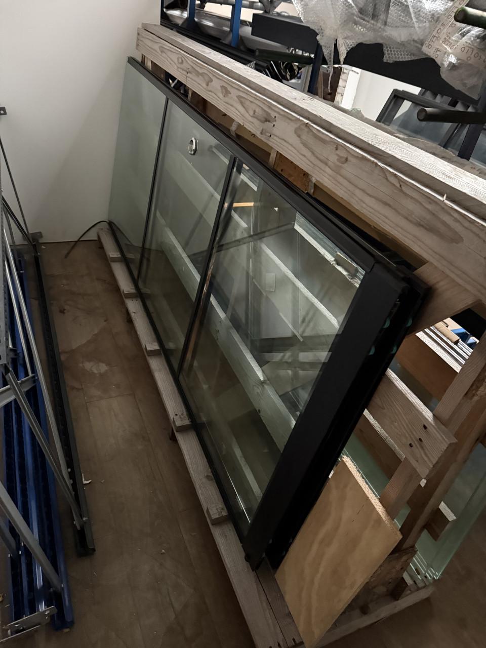 Nieuwe glazen schuifwanden