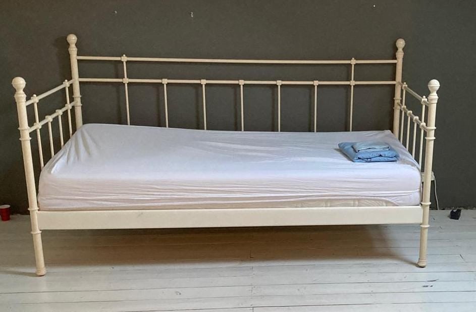 Ikea 1 persoons bed 200 x 90