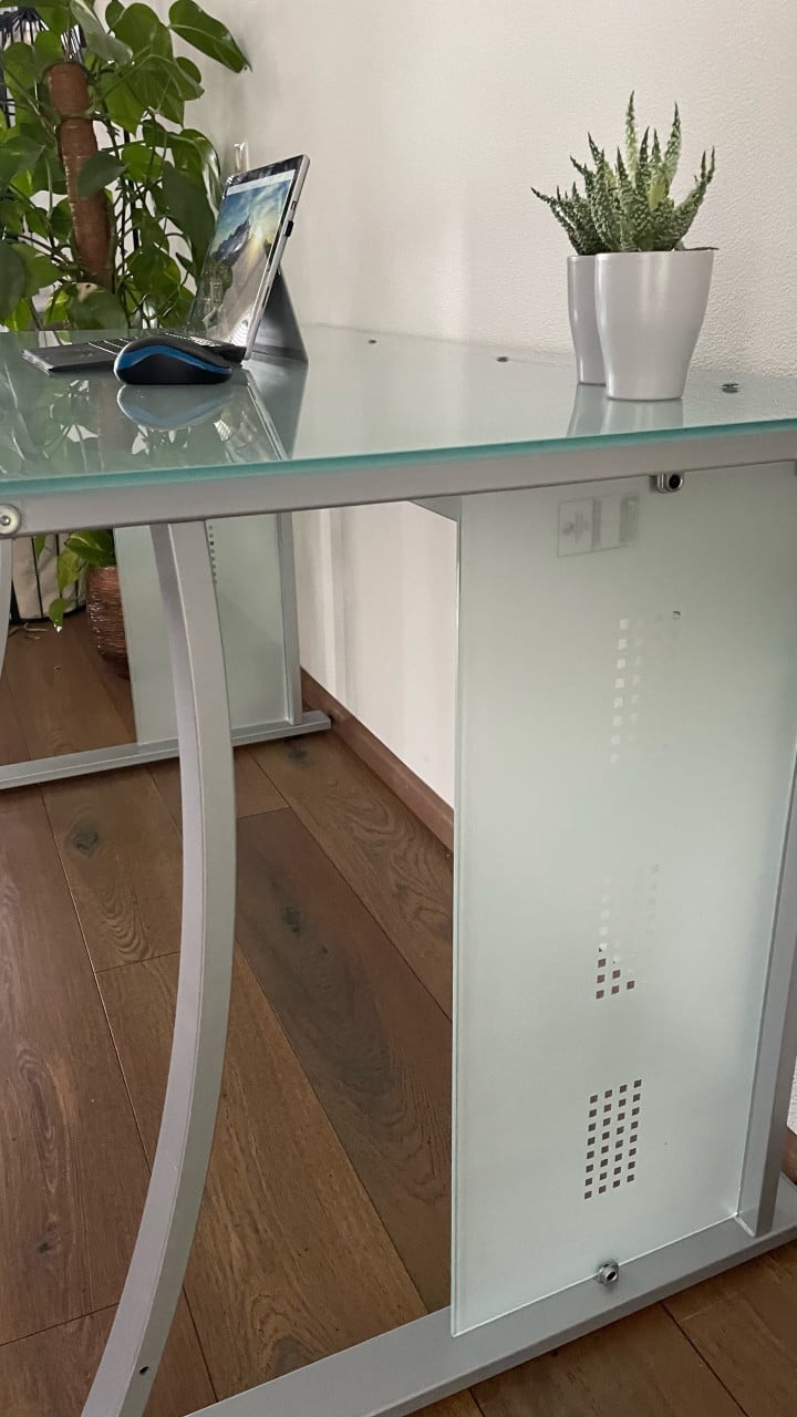 Prachtig bureau hardglas met boekenkast