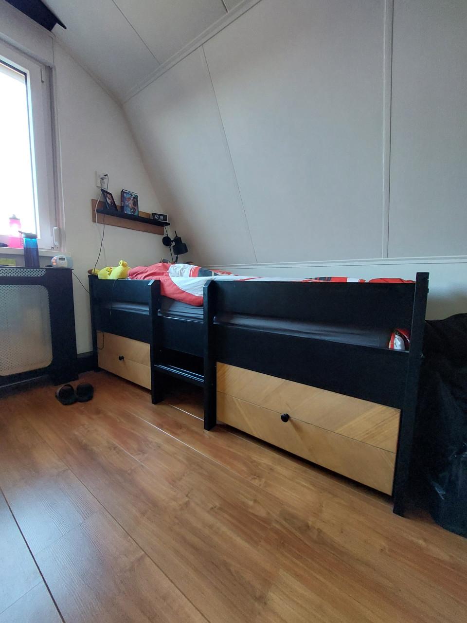 Kast en bed kinderkamer te koop