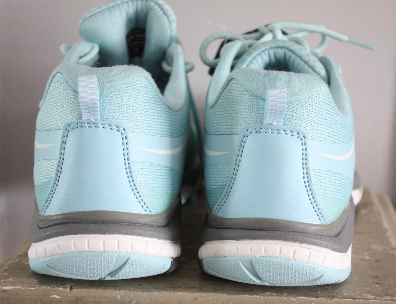 Nieuwe lichtblauwe sportschoenen  maat 39