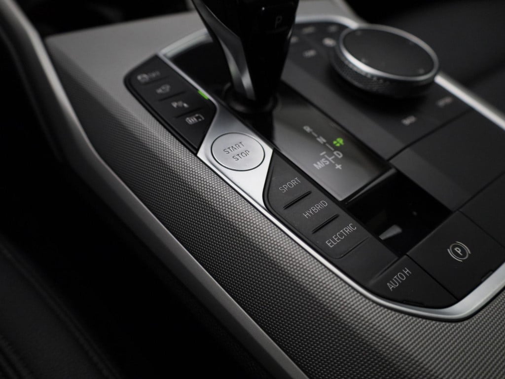 BMW 3-serie 330e high executive | automaat | lmv | navigatie | ledere | par