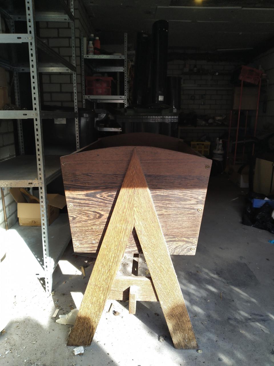 Zwaar houten wieg/ledikant uit 1970.