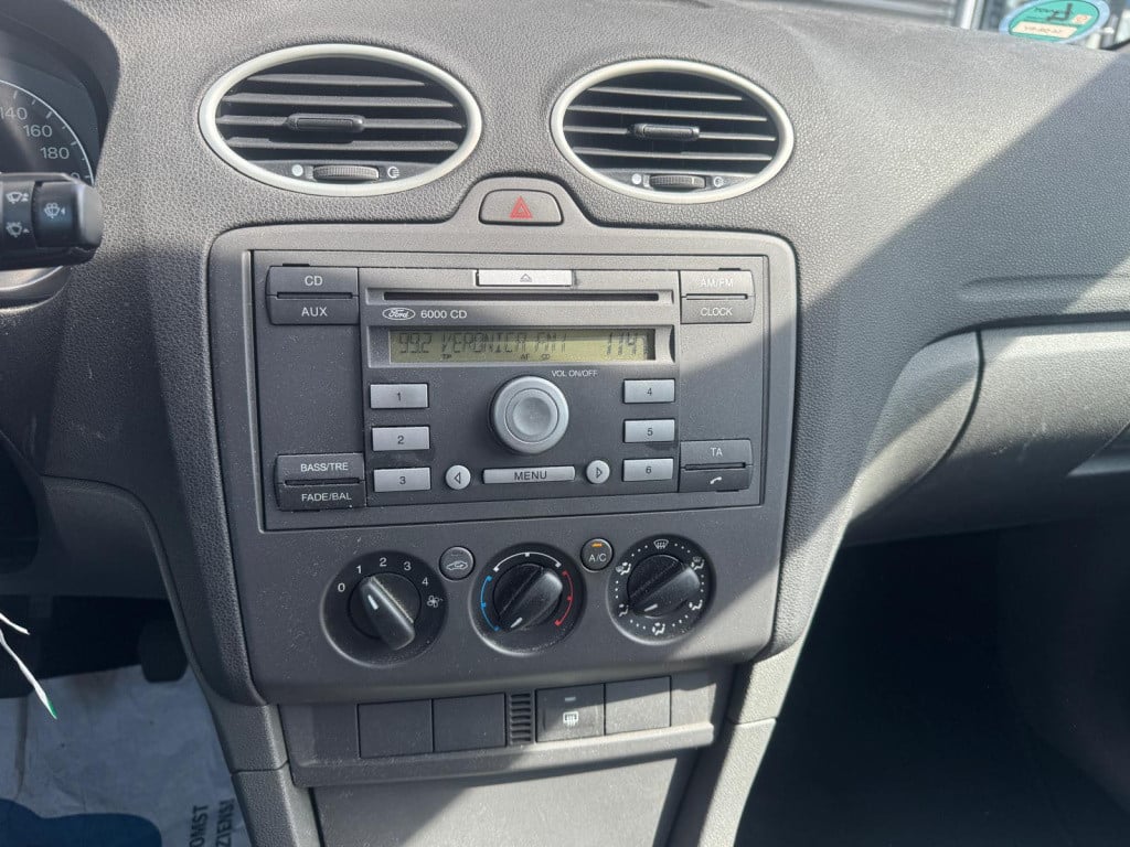 Ford Focus 1.6-16v champion/129.409 nap/apk vol jaar/airco/trekhaak