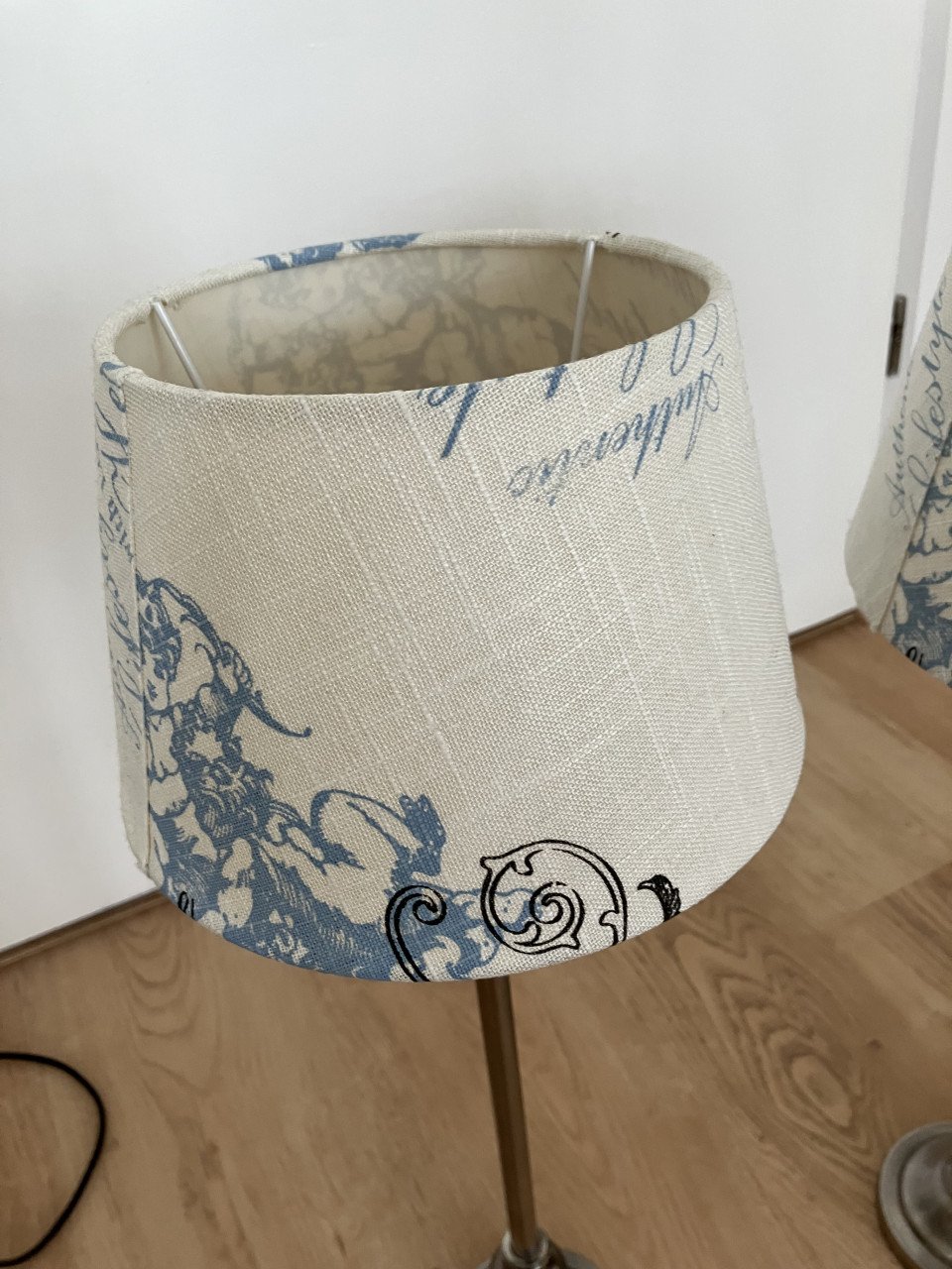 2 tafellampen van Riverdale