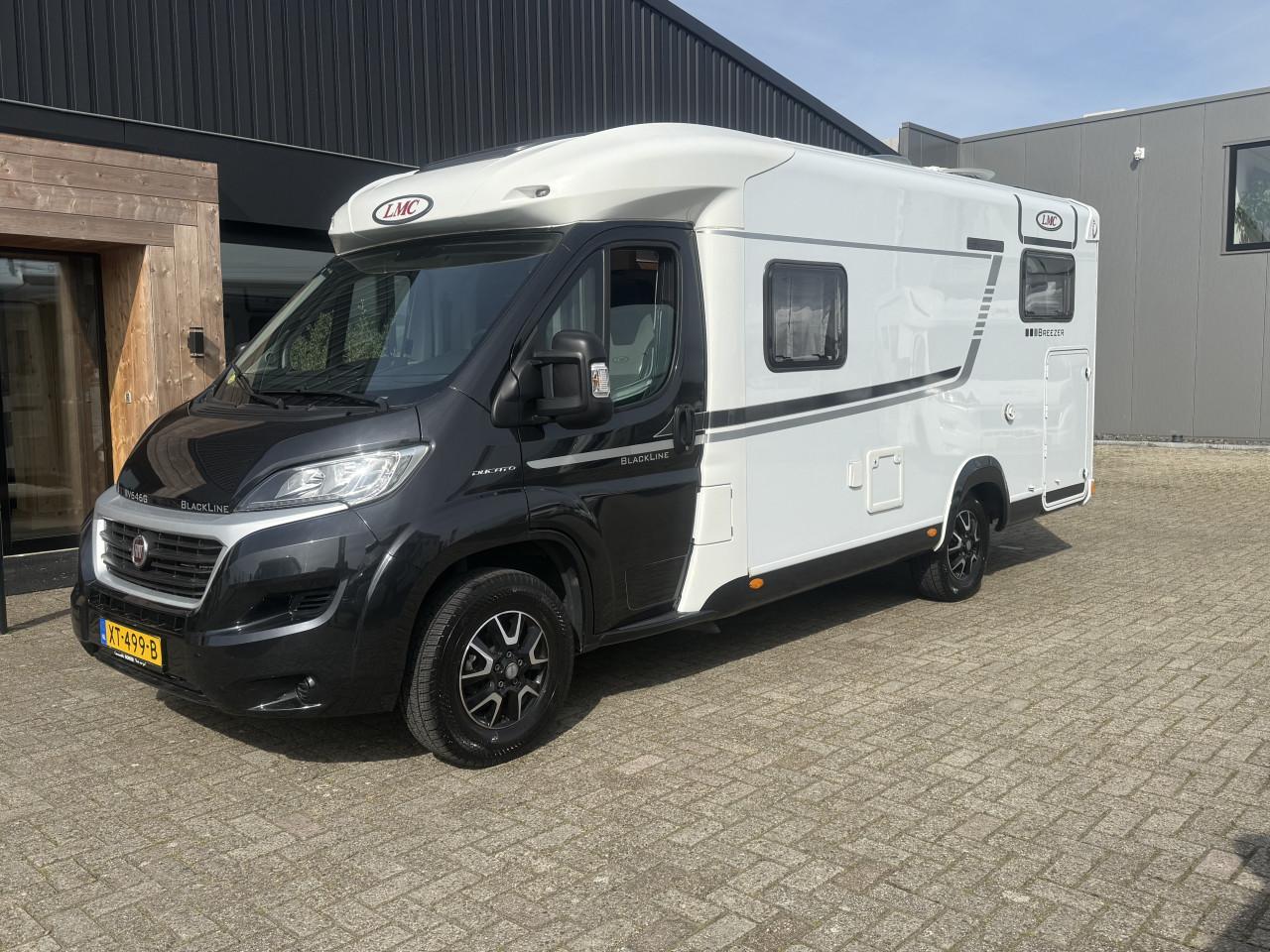 LMC Breezer V646G. Black-line ( 2x lengte bedden, zeer netjes ,dak airco)