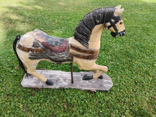 Houten antiek paard