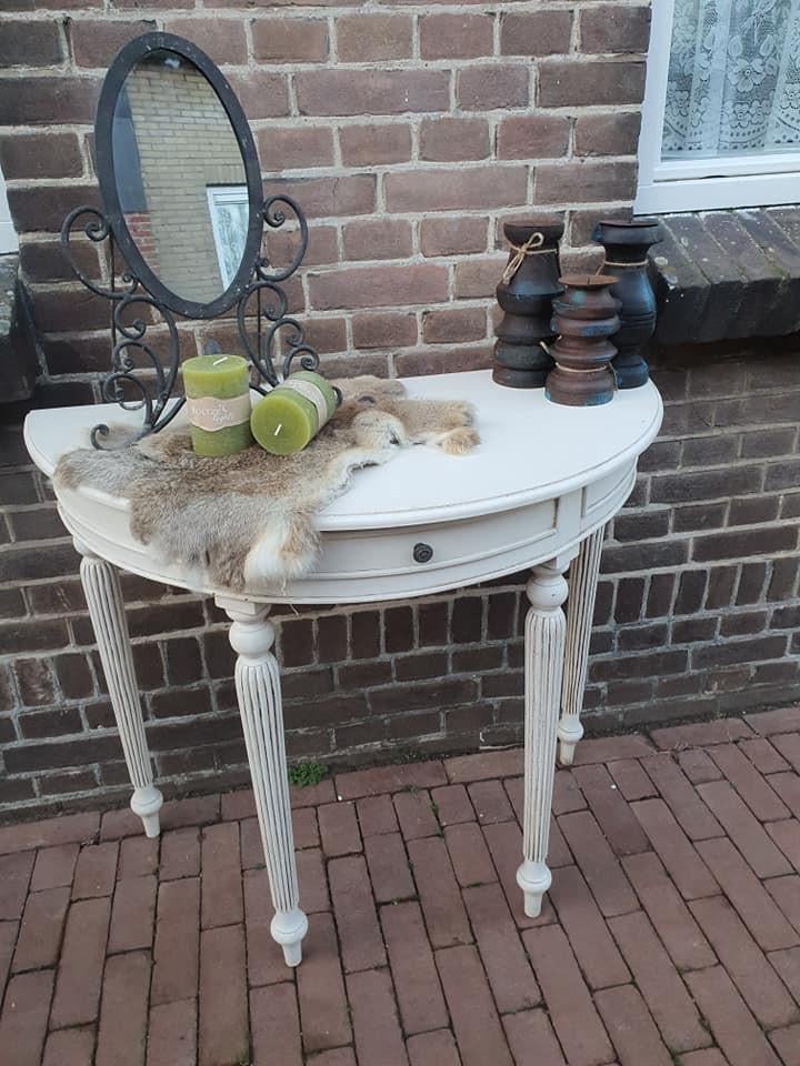 DECO, TAFELS, KASTEN, BANKEN, VERLICHTING, STAP EENS BINNEN BIJ 3Z FACTORY