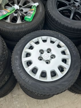 HONDA STALEN VELGEN MET WIELDOPPEN 16''INCH'' EN BANDEN