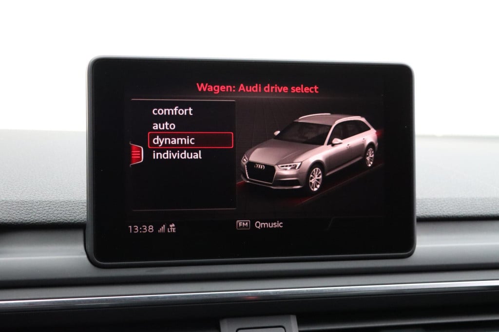 Audi A4 avant 35 tfsi s line black edition 150pk s-tronic