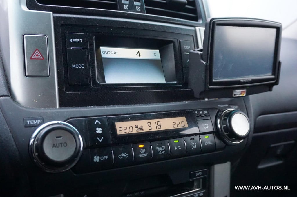 Toyota Land Cruiser 3.0 d-4d-f vx window van