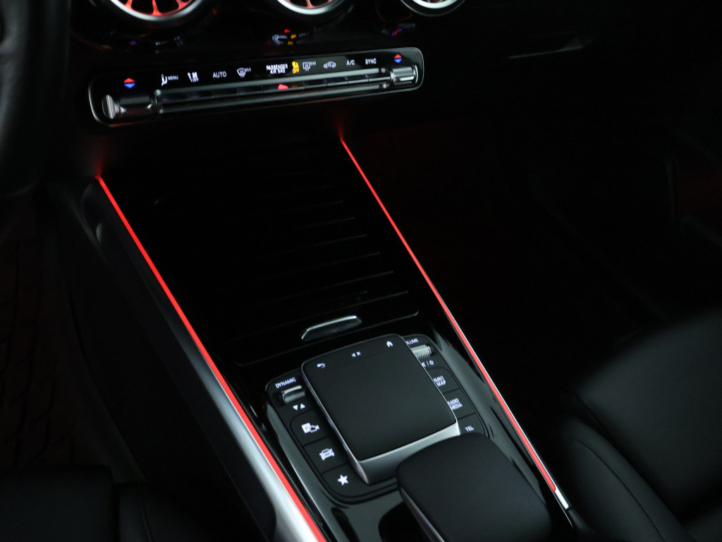 Mercedes-Benz Glb 180 business solution luxury | trekhaak | sfeerverlichtin