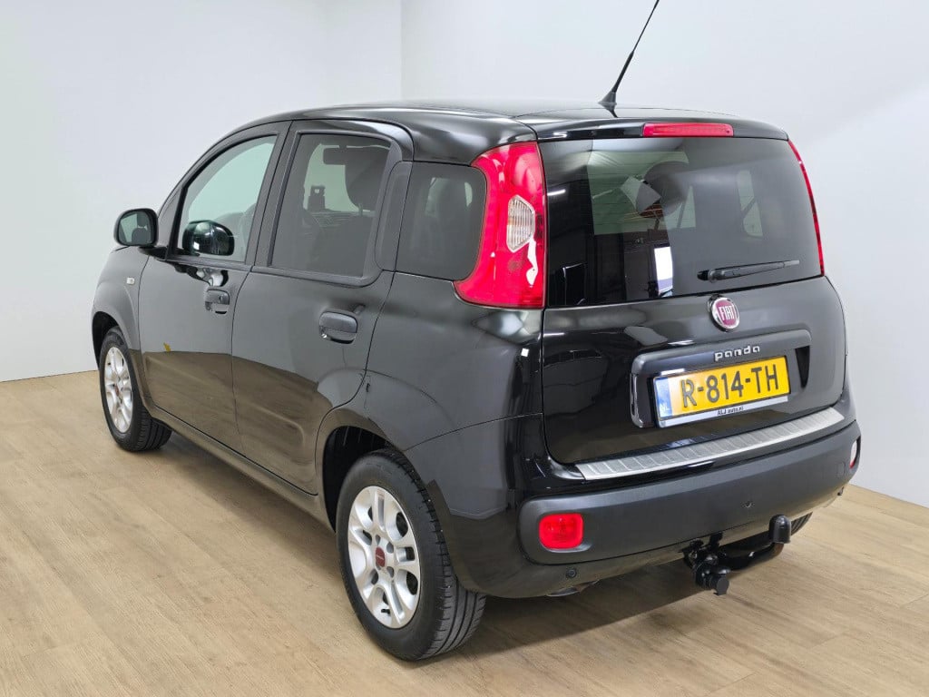 Fiat Panda occasion 1.2 popstar in zwart | sportieve look | trekhaak | twee