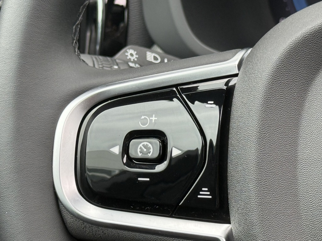 Volvo XC60 t8 455pk recharge black edition| panodak| trekhaak| adap.cruise|