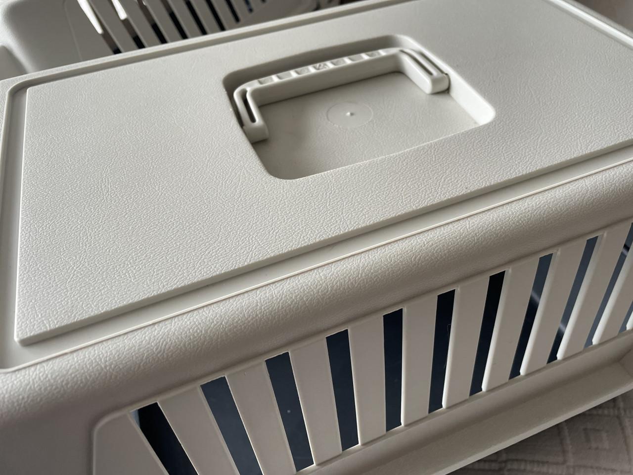 2x Splinternieuwe FERPLAST Degelijke en Ruime Reisbench!!