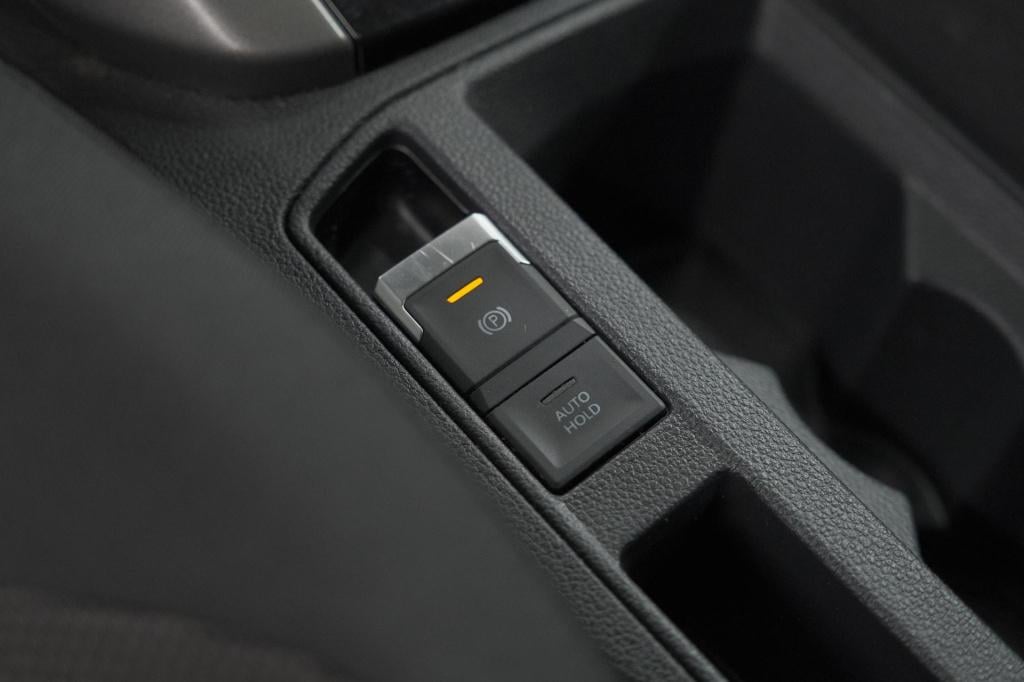 Volkswagen T-roc 1.0 tsi style business 116pk | trekhaak | adaptieve cruise