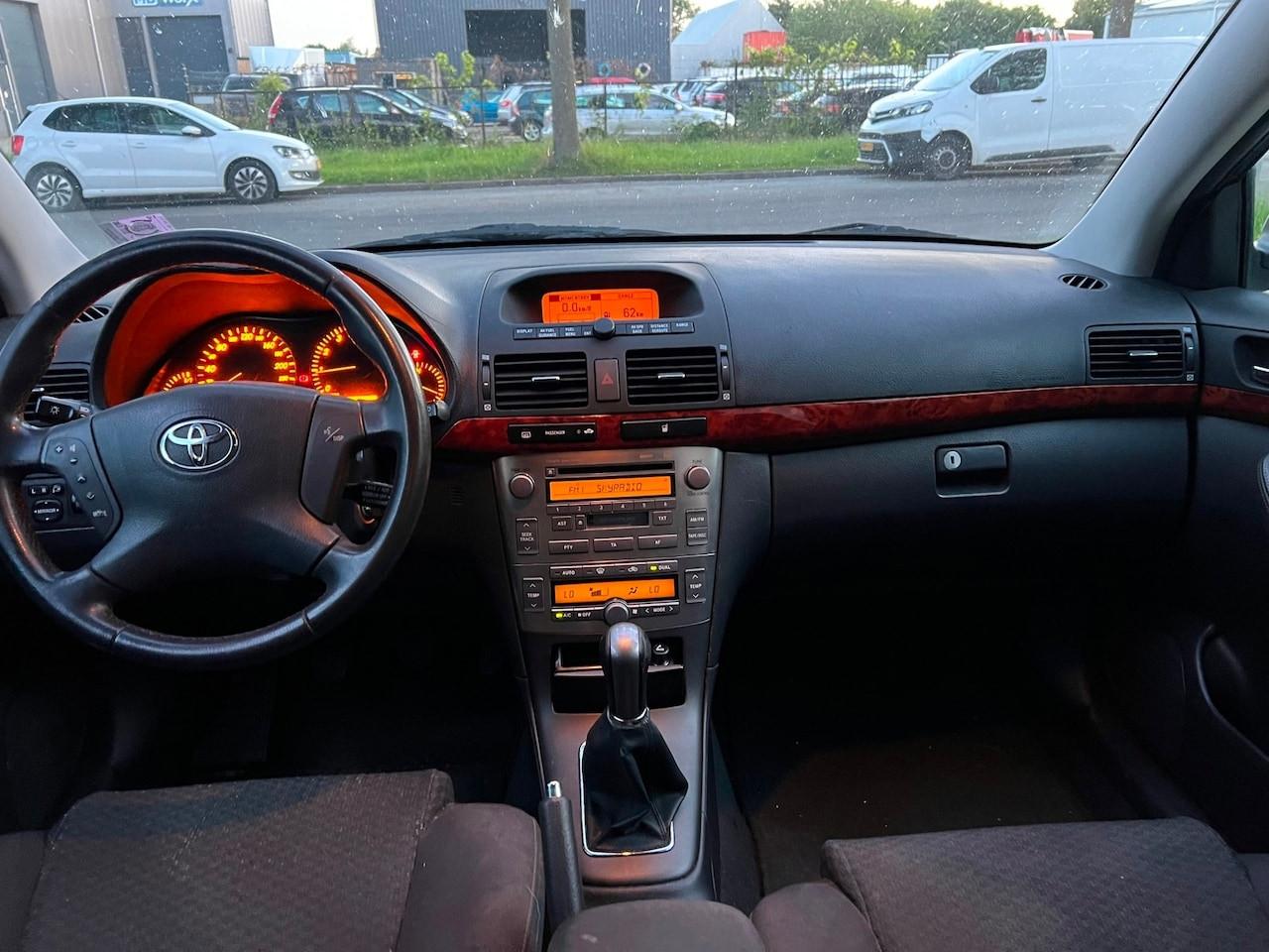Toyota Avensis Wagon - 2.0 VVTi Linea Sol Airco