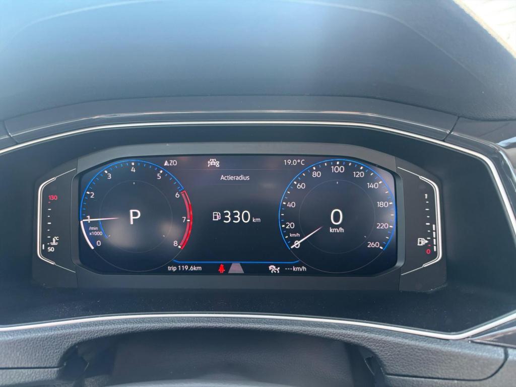 Volkswagen T-roc 1.5 tsi 150pk t-roc sport | dsg | trekhaak | led